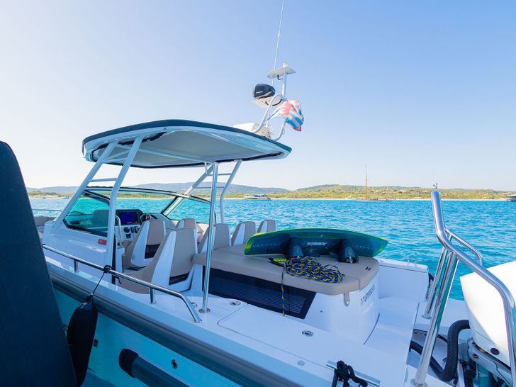 WATERMACHINE Gulf Craft Majesty 100 - chase boat or tender WATERMACHINE Gulf Craft Majesty 100 - chase boat or tender