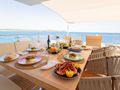 WATERMACHINE Gulf Craft Majesty 100 - flybridge dining area WATERMACHINE Gulf Craft Majesty 100 - flybridge dining area