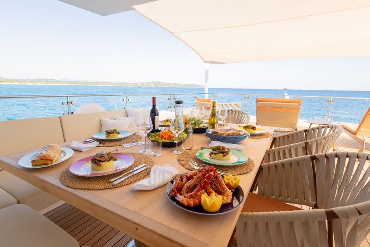 Charter Yacht WATERMACHINE - Gulf Craft Majesty 100 - 5 Cabins - Cogolin - St. Tropez - Monaco