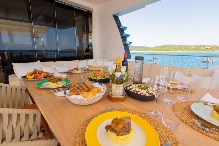 Charter Yacht WATERMACHINE - Gulf Craft Majesty 100 - 5 Cabins - Cogolin - St. Tropez - Monaco