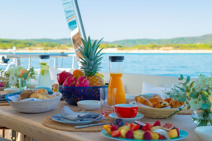 Charter Yacht WATERMACHINE - Gulf Craft Majesty 100 - 5 Cabins - Cogolin - St. Tropez - Monaco