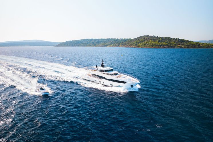 Charter Yacht WATERMACHINE - Gulf Craft Majesty 100 - 5 Cabins - Cogolin - St. Tropez - Monaco