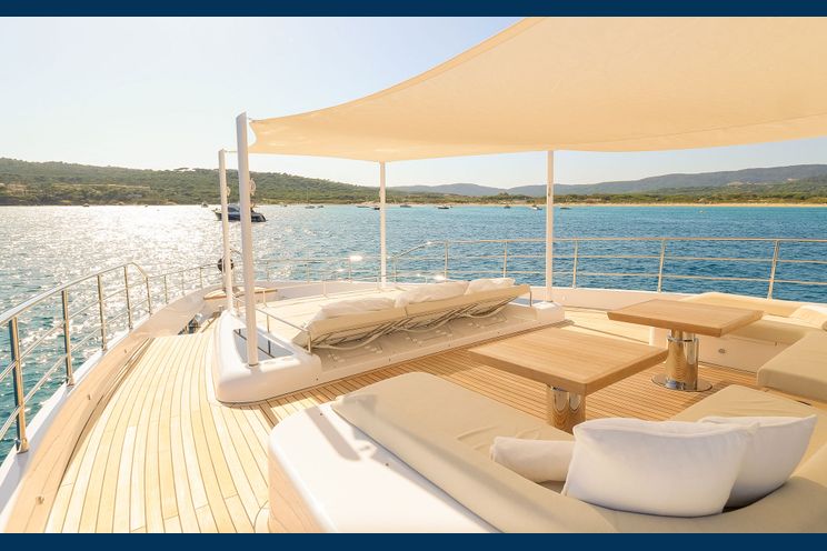 Charter Yacht WATERMACHINE - Gulf Craft Majesty 100 - 5 Cabins - Cogolin - St. Tropez - Monaco