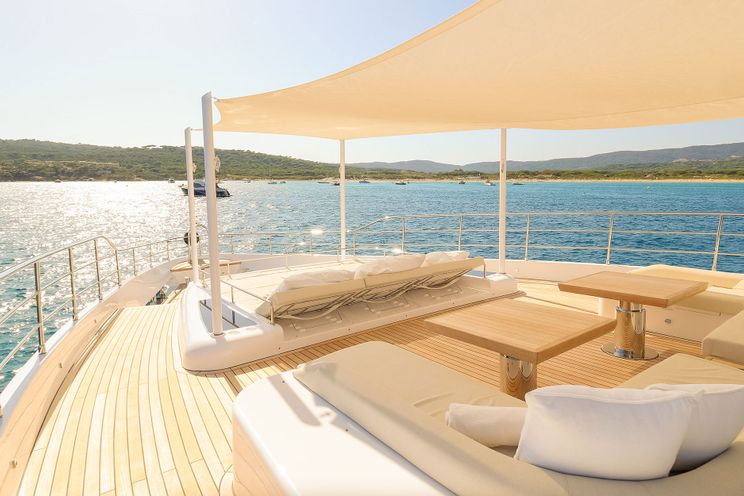 Charter Yacht WATERMACHINE - Gulf Craft Majesty 100 - 5 Cabins - Cogolin - St. Tropez - Monaco