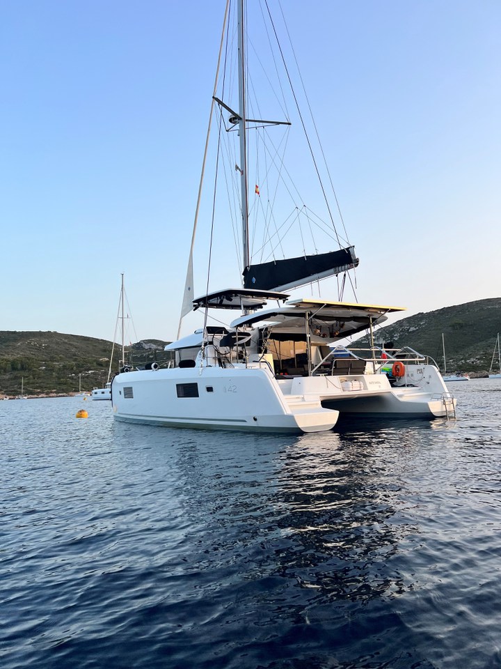 Charter Yacht WHITE CHADAL - Lagoon 42 - 4 Cabins - St Raphael - Cannes - St Tropez - Nice - Antibes - Monaco - French Riviera