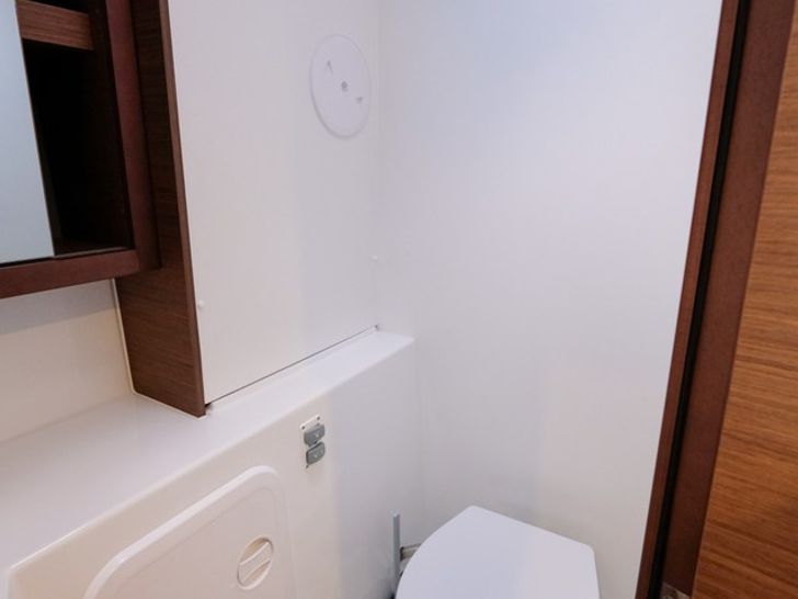 WHITE CHADAL Lagoon 42 - cabin 2 bathroom WHITE CHADAL Lagoon 42 - cabin 2 bathroom