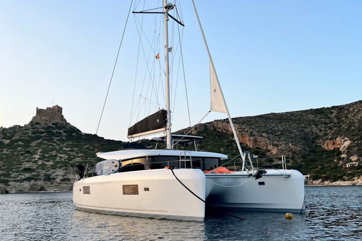 Charter Yacht WHITE CHADAL - Lagoon 42 - 4 Cabins - St Raphael - Cannes - St Tropez - Nice - Antibes - Monaco - French Riviera