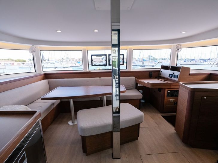 WHITE CHADAL Lagoon 42 - saloon WHITE CHADAL Lagoon 42 - saloon