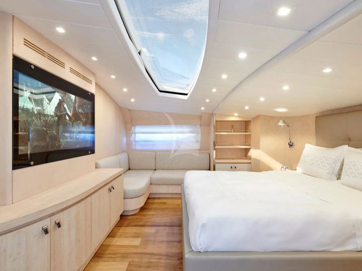 WHITE KNIGHT Maiora 40m - VIP cabin 1 bed and TV WHITE KNIGHT Maiora 40m - VIP cabin 1 bed and TV