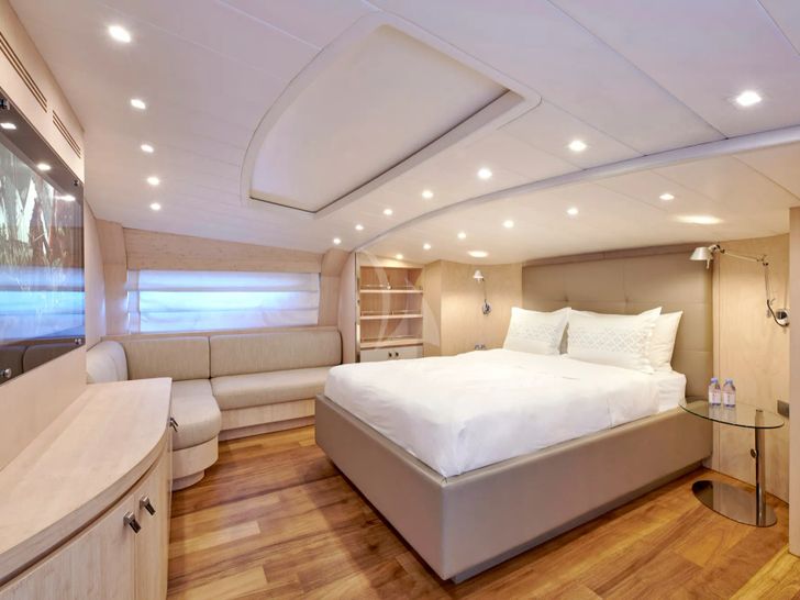 WHITE KNIGHT Maiora 40m - VIP cabin 1 WHITE KNIGHT Maiora 40m - VIP cabin 1