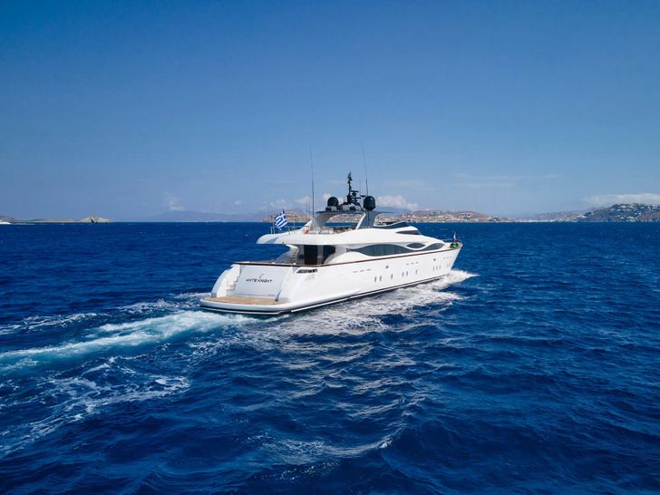 WHITE KNIGHT Maiora 40m - cruising across the waterline WHITE KNIGHT Maiora 40m - cruising across the waterline
