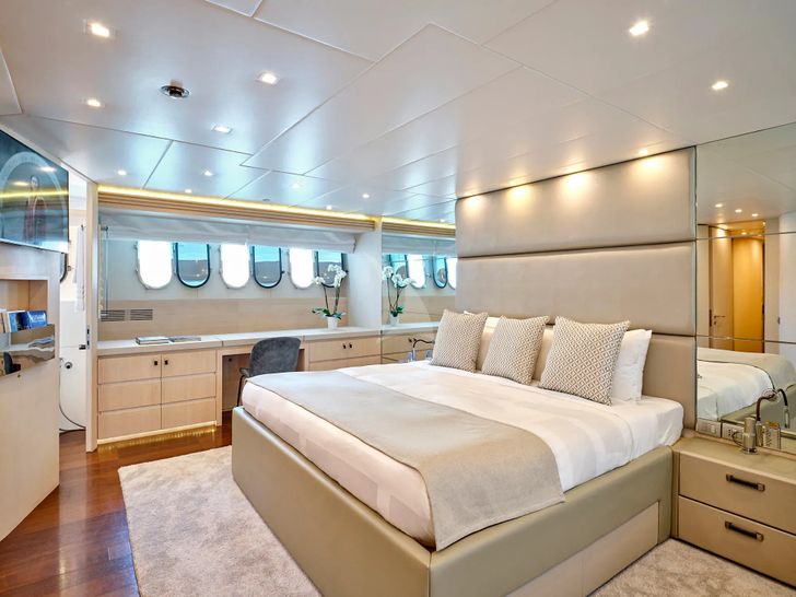 WHITE KNIGHT Maiora 40m - master cabin other angle WHITE KNIGHT Maiora 40m - master cabin other angle