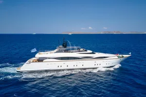 WHITE KNIGHT - Maiora 40m - 6 Cabins - Athens - Mykonos - Paros - Cyclades - Greece WHITE KNIGHT - Maiora 40m - 6 Cabins - Athens - Mykonos - Paros - Cyclades - Greece