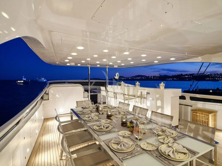 WHITE KNIGHT Maiora 40m - sun deck dining area WHITE KNIGHT Maiora 40m - sun deck dining area