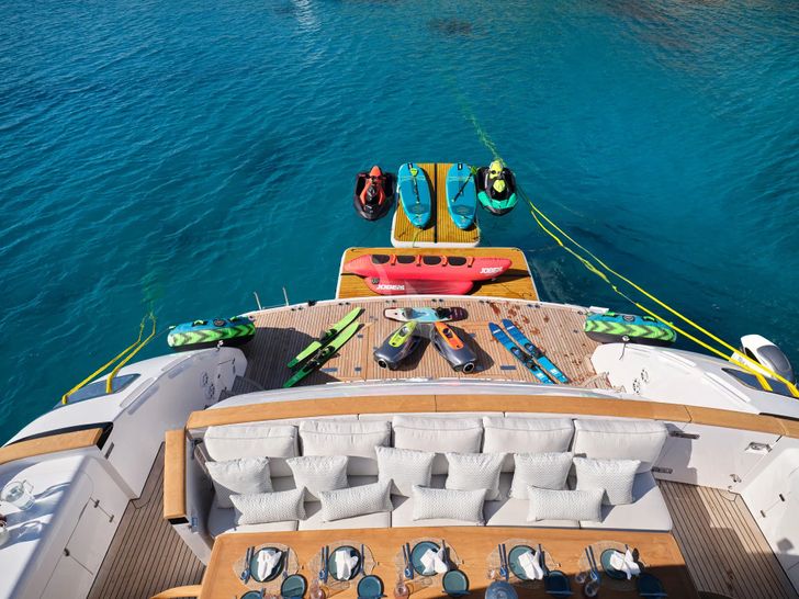 WHITE KNIGHT Maiora 40m - swim platform with the water toys WHITE KNIGHT Maiora 40m - swim platform with the water toys