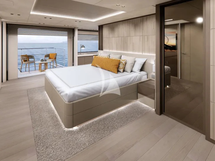 WHITE STAR Mangusta(Overmarine)Oceano 39 - master cabin bed and balcony WHITE STAR Mangusta(Overmarine)Oceano 39 - master cabin bed and balcony