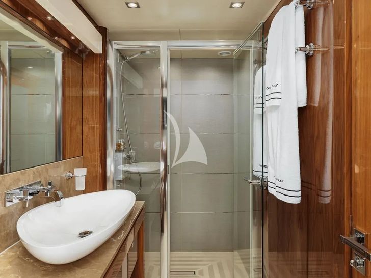 WICKED PLAY Sunseeker 115 Sport Yacht - master cabin shower WICKED PLAY Sunseeker 115 Sport Yacht - master cabin shower