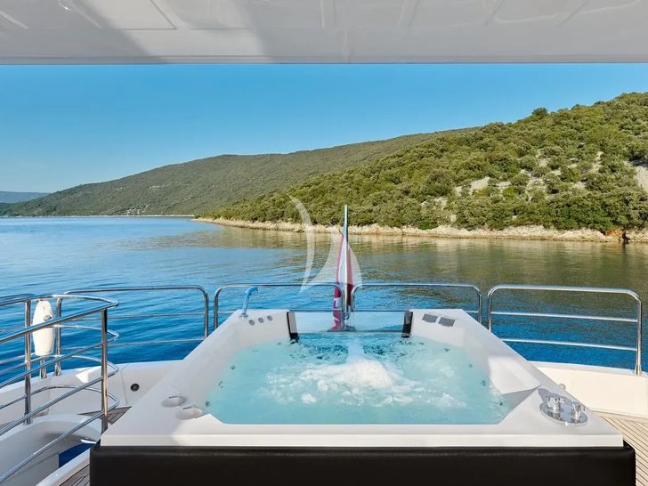 WICKED PLAY Sunseeker 115 Sport Yacht - sun deck jacuzzi WICKED PLAY Sunseeker 115 Sport Yacht - sun deck jacuzzi