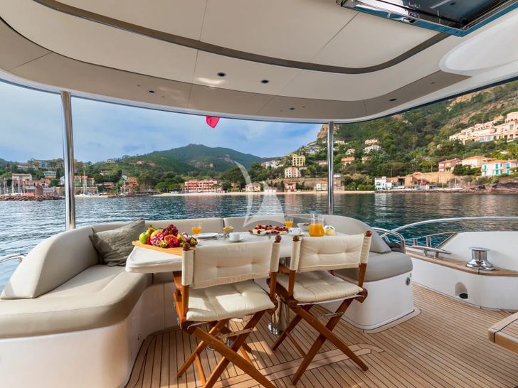 WILJIM V Princess Y72 - aft deck WILJIM V Princess Y72 - aft deck