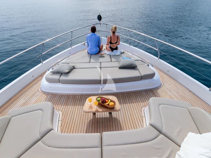 WILJIM V Princess Y72 - foredeck WILJIM V Princess Y72 - foredeck