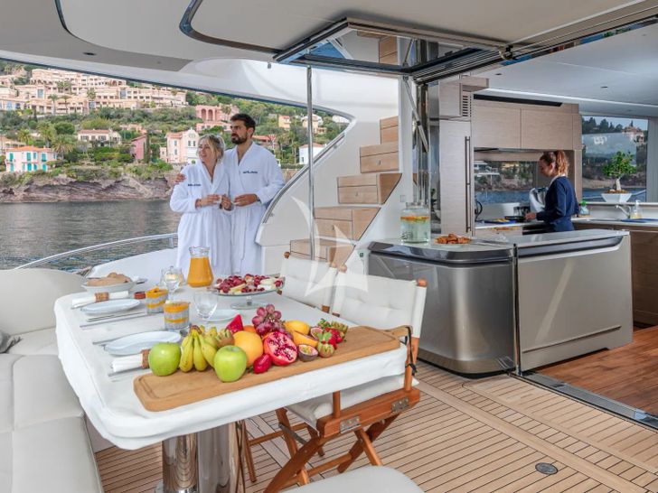 WILJIM V Princess Y72 - guests in the aft deck WILJIM V Princess Y72 - guests in the aft deck