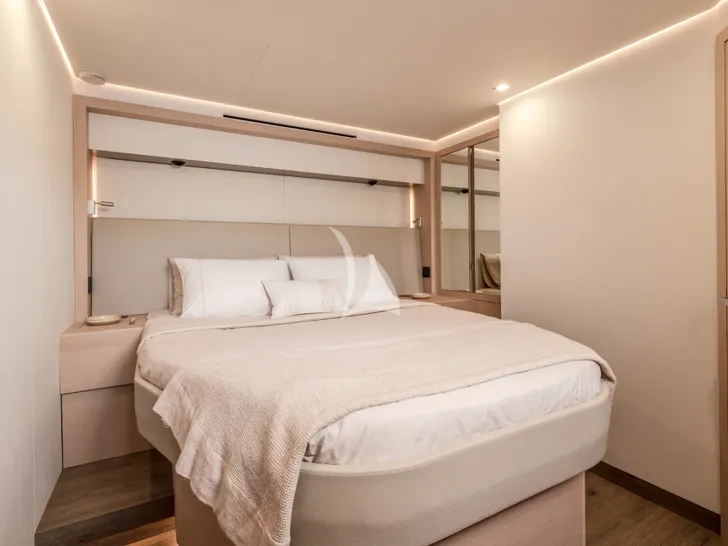 WINDKIND Fountaine Pajot Thira 80 - VIP cabin 1 WINDKIND Fountaine Pajot Thira 80 - VIP cabin 1