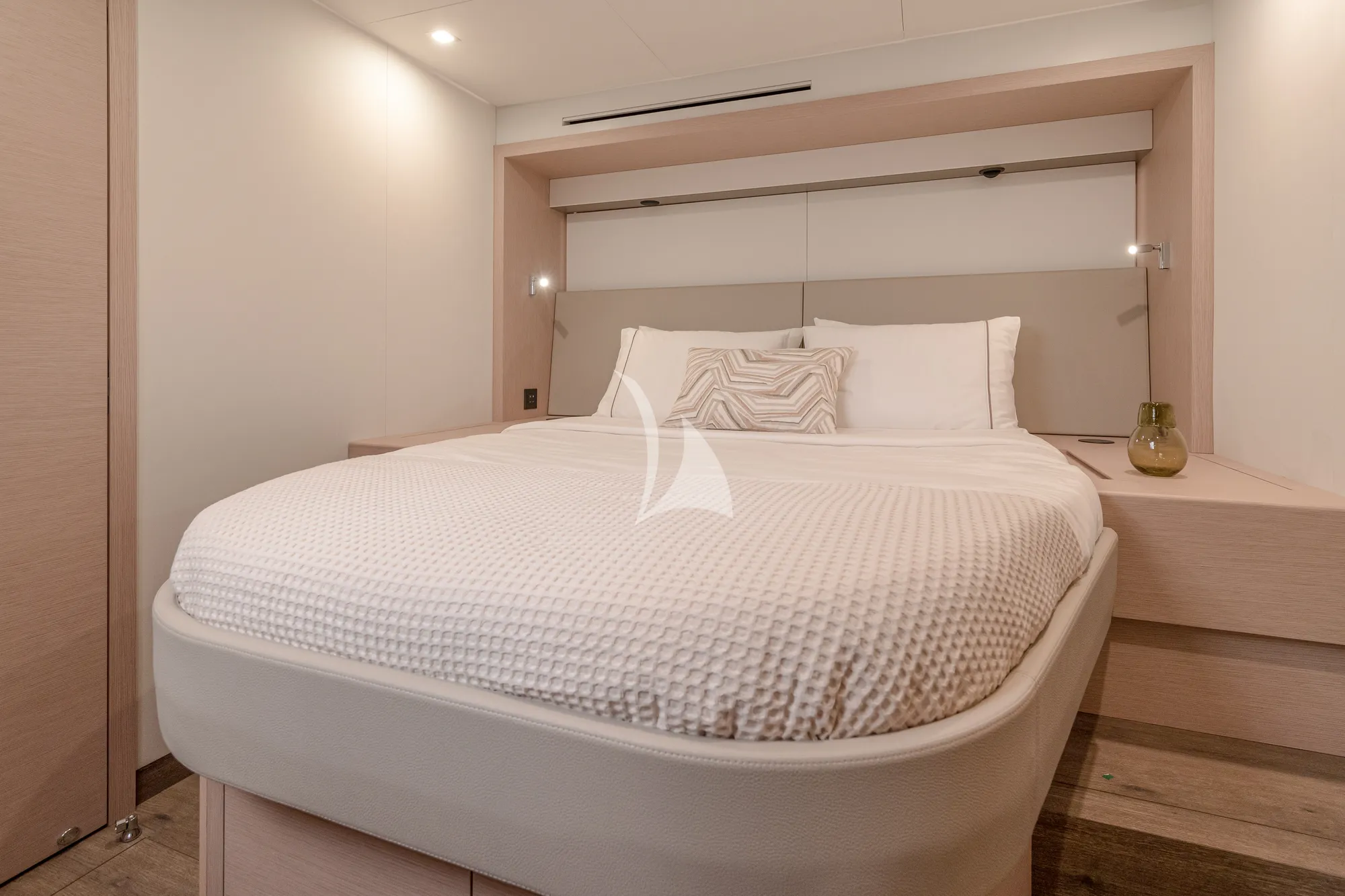 WINDKIND Fountaine Pajot Thira 80 - VIP cabin 3