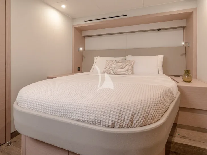 WINDKIND Fountaine Pajot Thira 80 - VIP cabin 3 WINDKIND Fountaine Pajot Thira 80 - VIP cabin 3