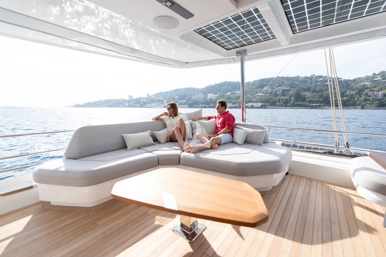 WINDKIND Fountaine Pajot Thira 80 - flybridge lounge