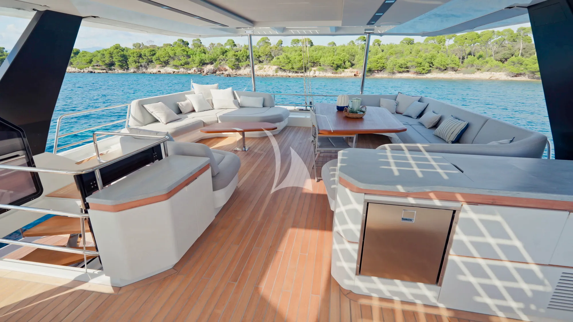 WINDKIND Fountaine Pajot Thira 80 - flybridge