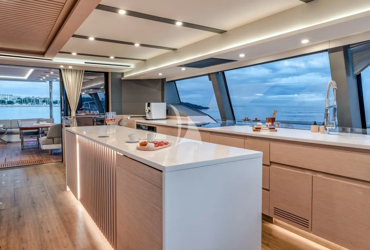 WINDKIND Fountaine Pajot Thira 80 - galley