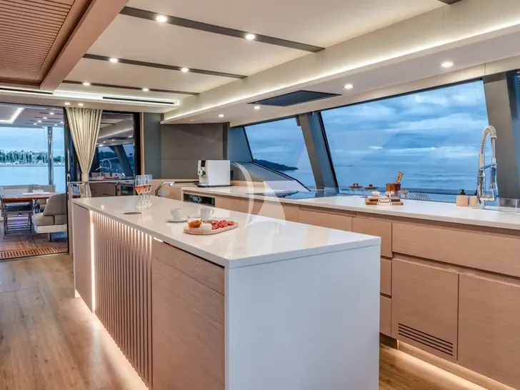 WINDKIND Fountaine Pajot Thira 80 - galley WINDKIND Fountaine Pajot Thira 80 - galley