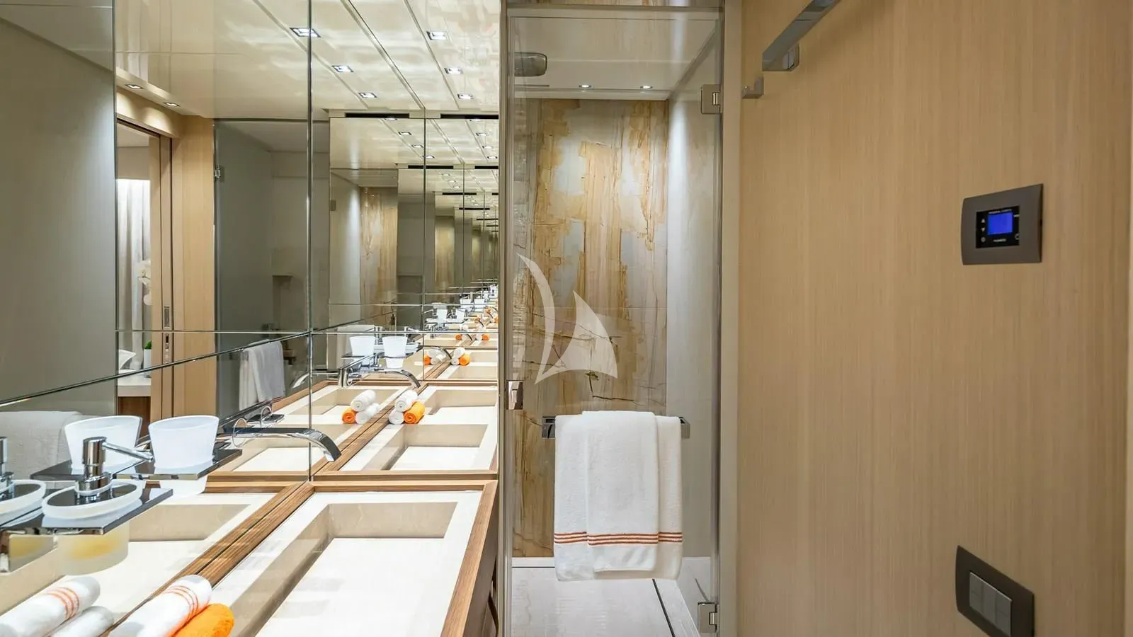 WOMBAT Sanlorenzo SL106 - master cabin bathroom