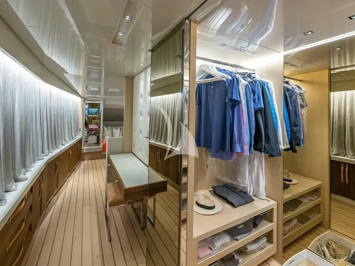 WOMBAT Sanlorenzo SL106 - master cabin closet WOMBAT Sanlorenzo SL106 - master cabin closet