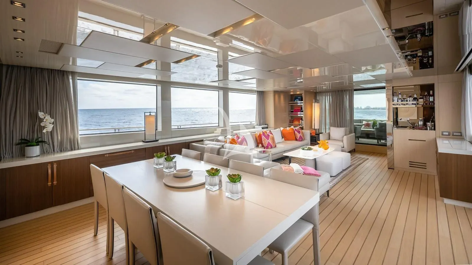 WOMBAT Sanlorenzo SL106 - saloon