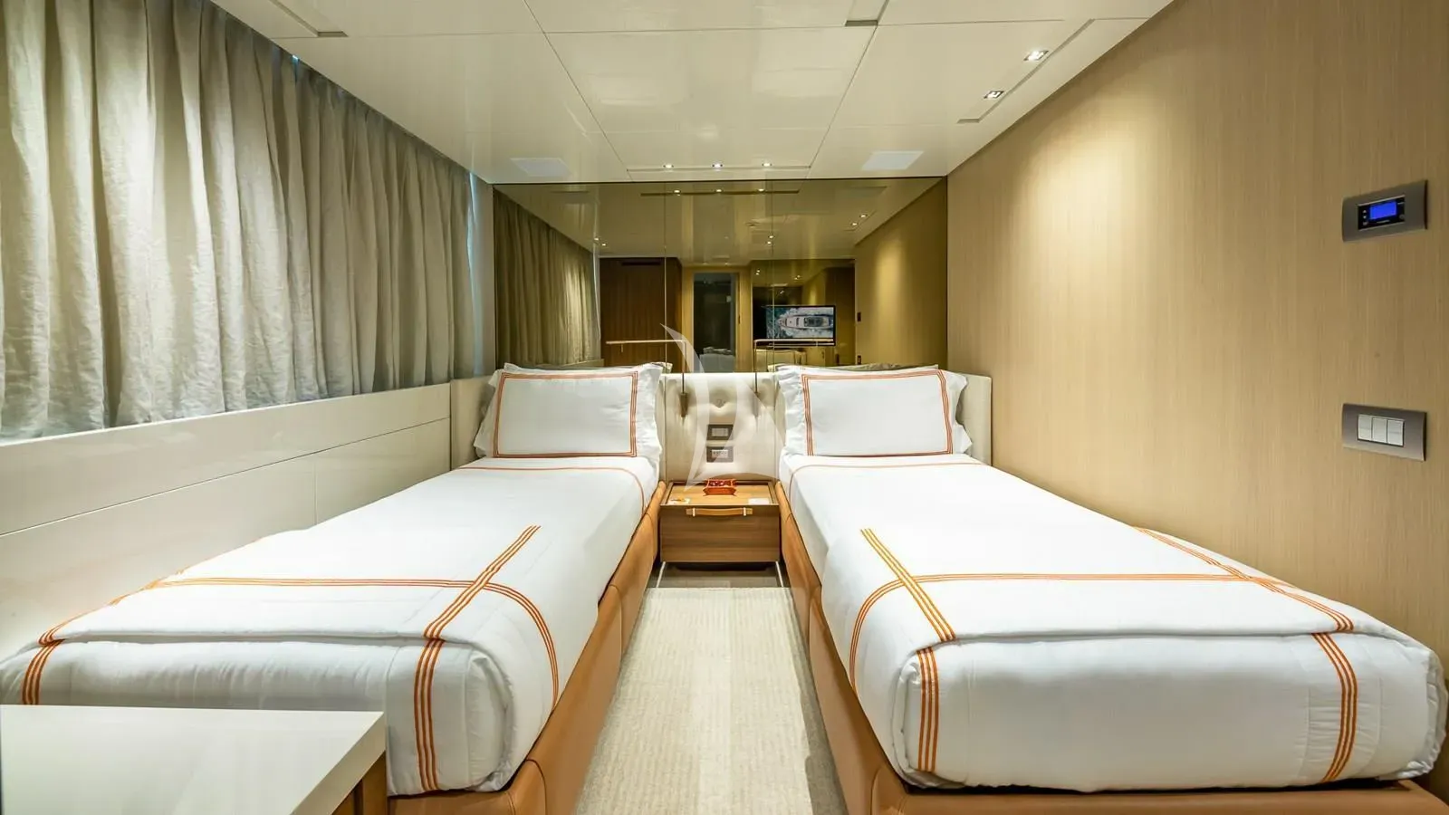 WOMBAT Sanlorenzo SL106 - twin cabin