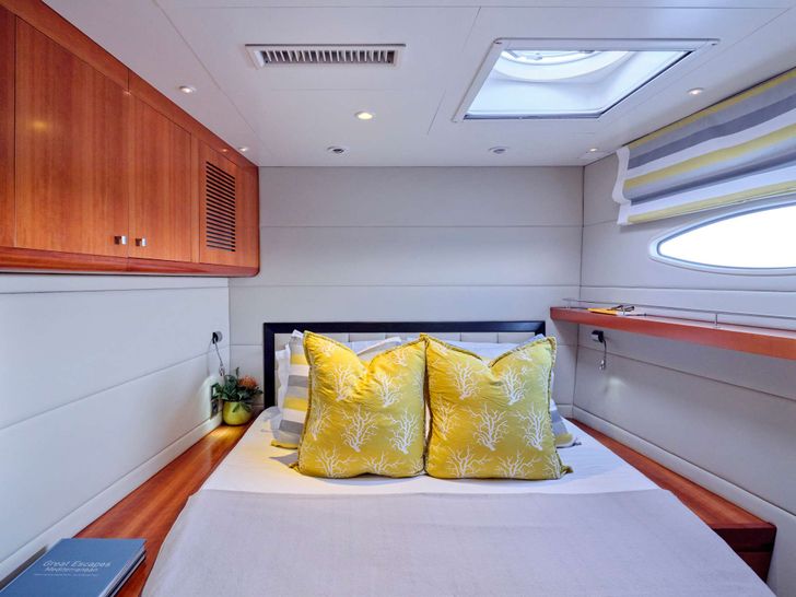 WORLDS END Catamaran Double Cabin