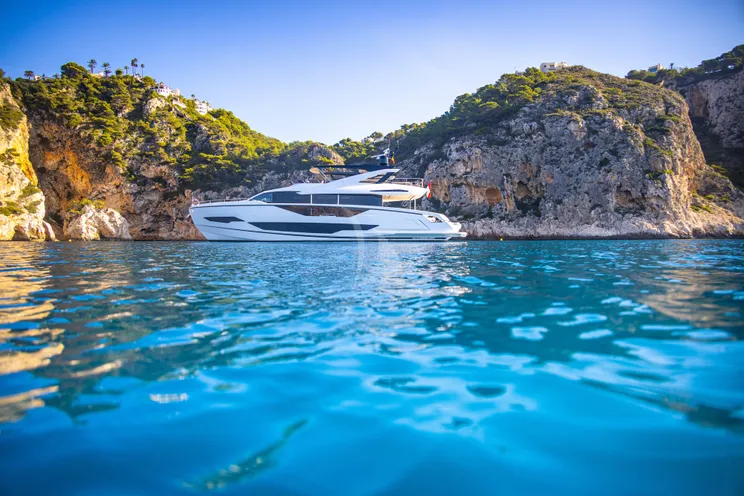 Charter Yacht WYLDECREST - Sunseeker 90 Ocean - 4 Cabins - Cannes - Monaco - St Tropez