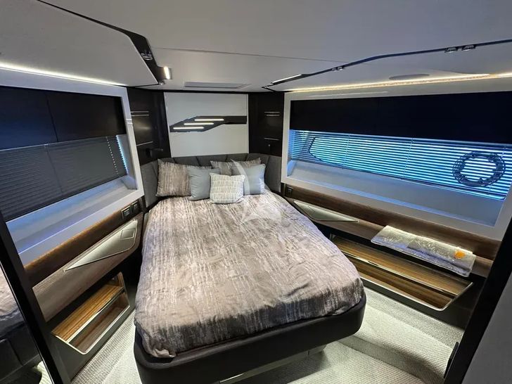 X2 Sunseeker 65 Sport - VIP cabin X2 Sunseeker 65 Sport - VIP cabin