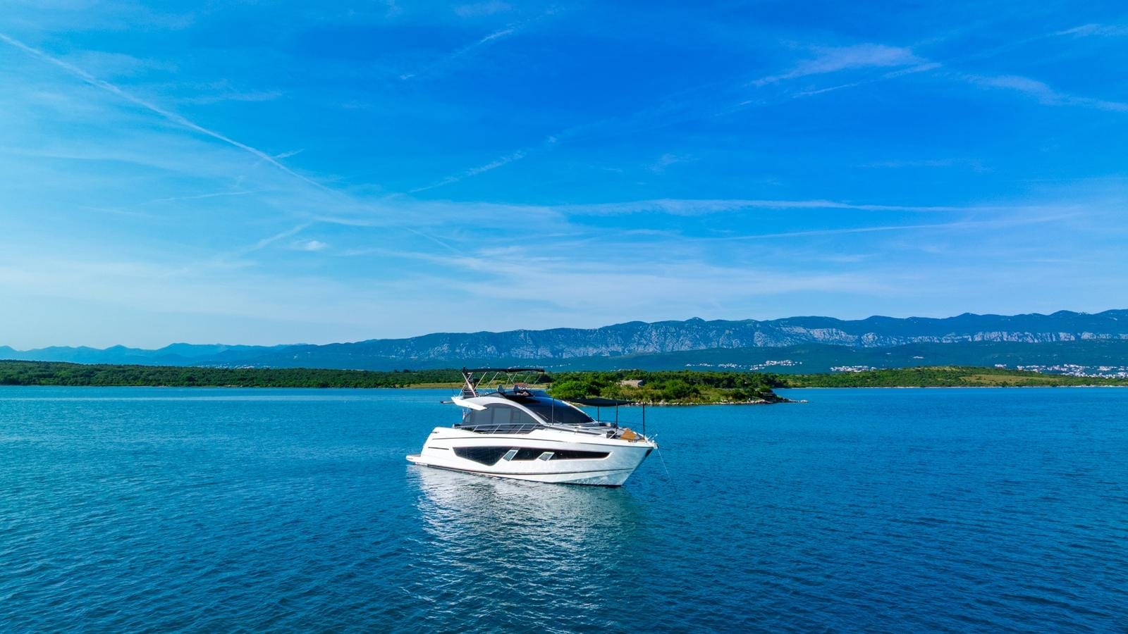 X2 Sunseeker 65 Sport - anchored