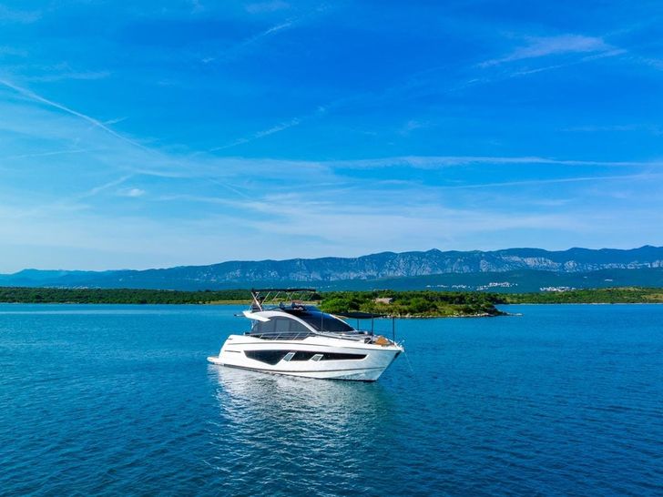 X2 Sunseeker 65 Sport - anchored X2 Sunseeker 65 Sport - anchored