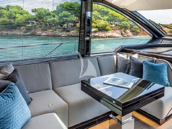 X2 Sunseeker 65 Sport - saloon seating X2 Sunseeker 65 Sport - saloon seating