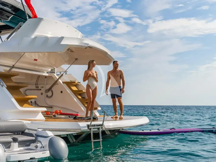 X2 Sunseeker 65 Sport - swim platform X2 Sunseeker 65 Sport - swim platform