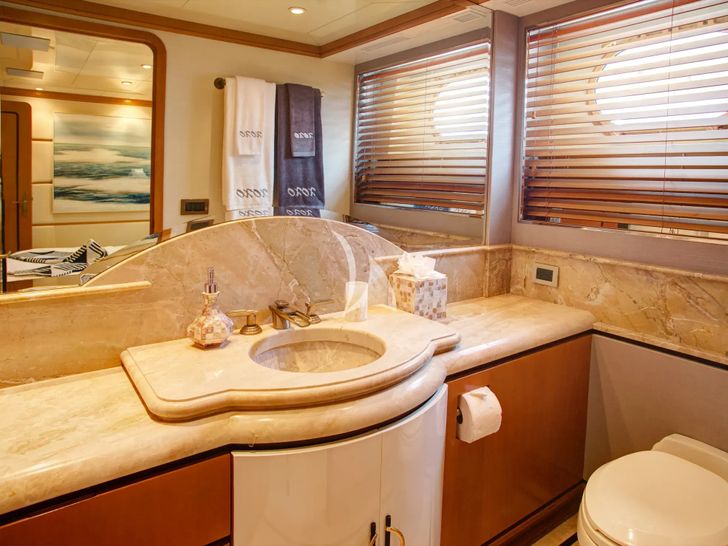 XOXO Intermarine 118 - VIP cabin 1 bathroom XOXO Intermarine 118 - VIP cabin 1 bathroom