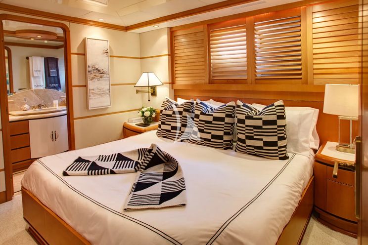 Charter Yacht XOXO - Intermarine 118 - 5 Cabins - Nassau - Exumas - Bahamas