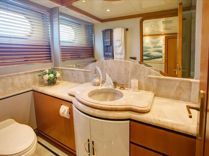 XOXO Intermarine 118 - VIP cabin 2 bathroom XOXO Intermarine 118 - VIP cabin 2 bathroom