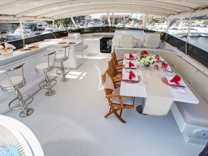 XOXO Intermarine 118 - flybridge XOXO Intermarine 118 - flybridge