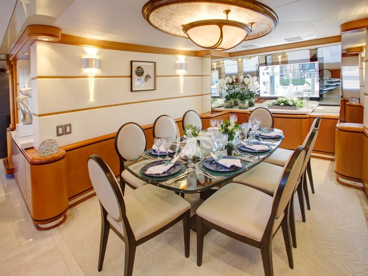 XOXO Intermarine 118 - formal dining set up XOXO Intermarine 118 - formal dining set up