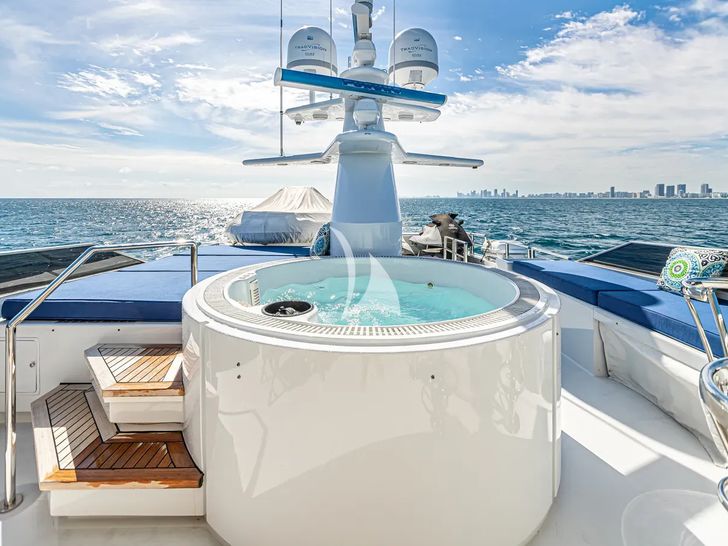 XOXO Intermarine 118 - jacuzzi XOXO Intermarine 118 - jacuzzi