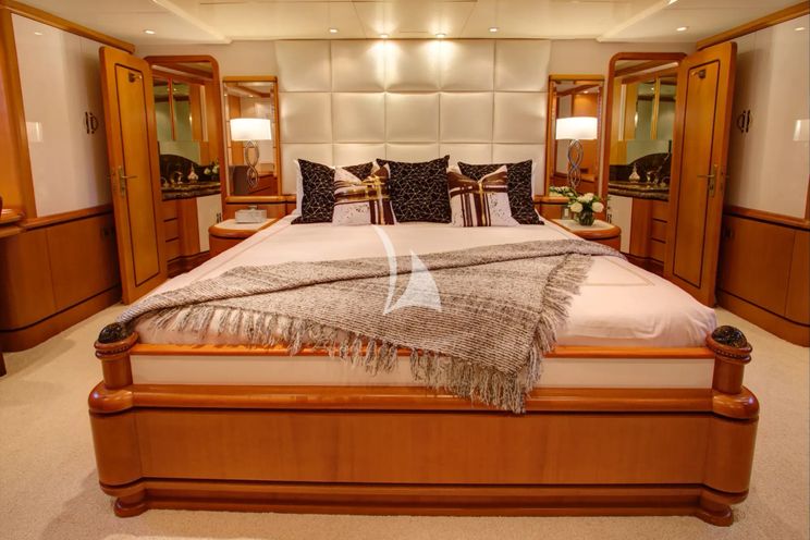 Charter Yacht XOXO - Intermarine 118 - 5 Cabins - Nassau - Exumas - Bahamas